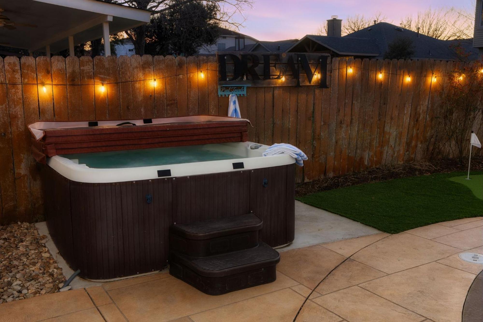 Pool Hottub Firepit Bbq Billiard Ps4 Golf Pflugerville Kültér fotó